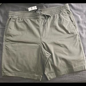 Mens Express green/grey shorts. Size Large